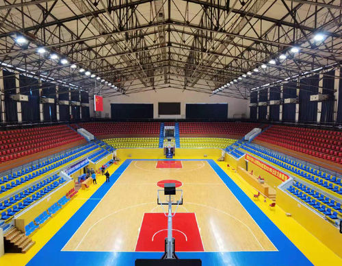 Aktueller Firmenfall über Das Sportzentrum Shaoguan, das Fitnessstudio, die Basketballplätze, die Led-Leuchten.