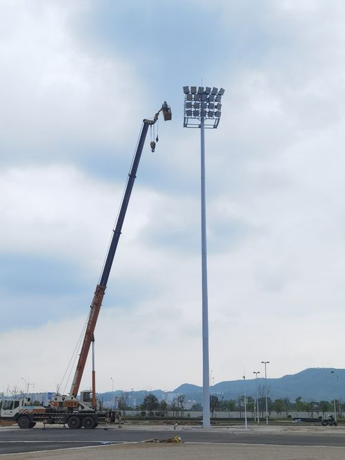 Aktueller Firmenfall über 1250W Hochmastlicht für Fußballfeld