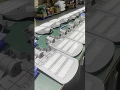 LED-Straßenleuchte mit hoher Helligkeit und hoher Lichtwirksamkeit IP65 Aluminiumfarbe