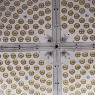 IP66 wasserdichte LED-Stadionbeleuchtung mit 3000-6500K Farbtemperatur und 50.000 Stunden Lebensdauer für Outdoor-Turnhallen