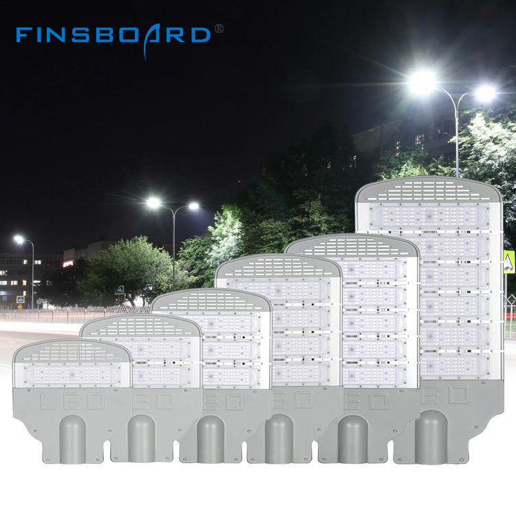 IP65 Wasserdichtheit Hochdurchlässigkeit Druckguss Aluminium LED Straßenleuchte für Außenräume